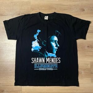 Shawn Mendes Illuminate Tour T-Shirt. Black. Size Large. Good‎ Used Condition.